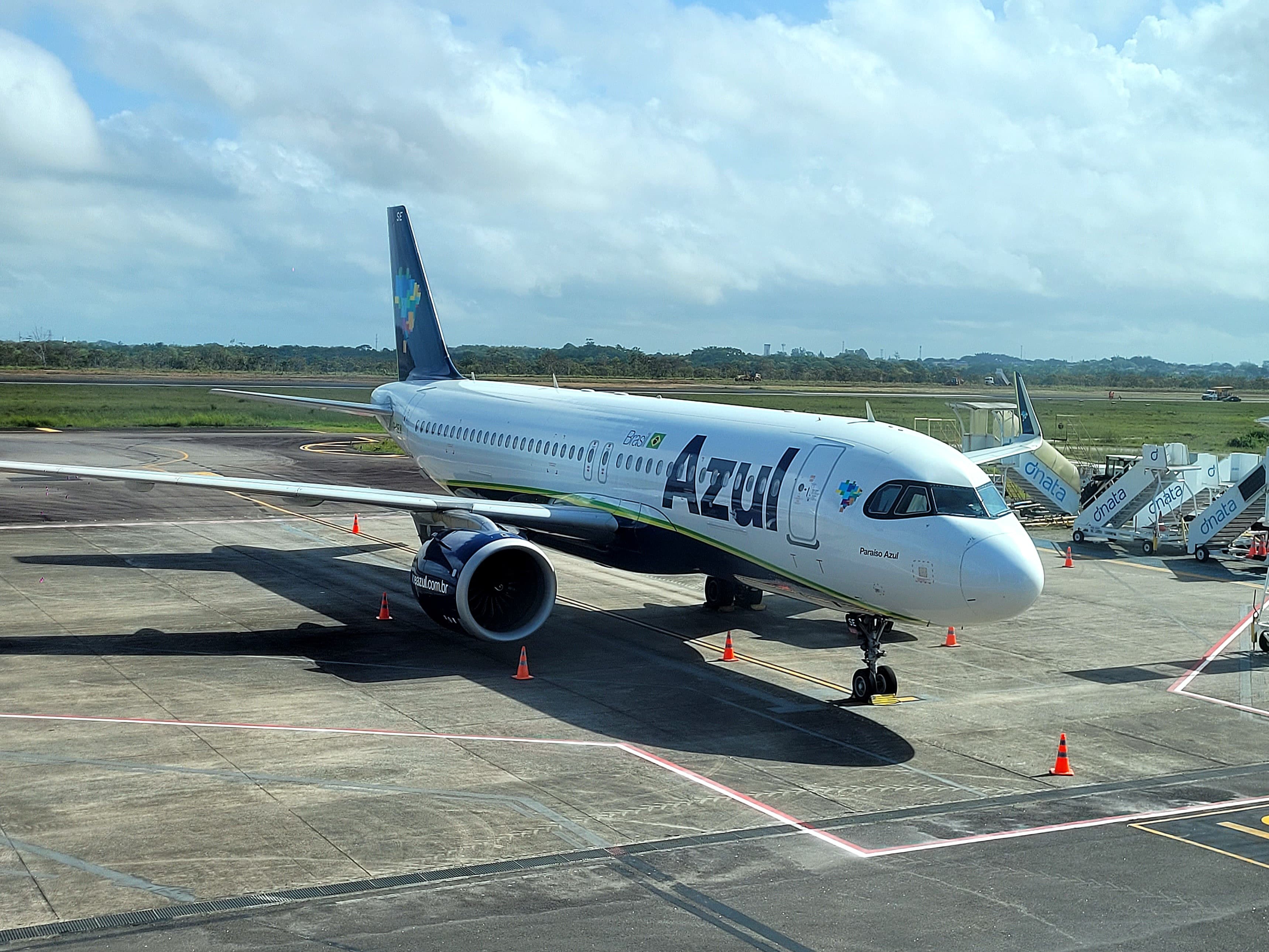 Após 12 horas de espera por conta de problema em pneu, avião decola de Macapá para Belém