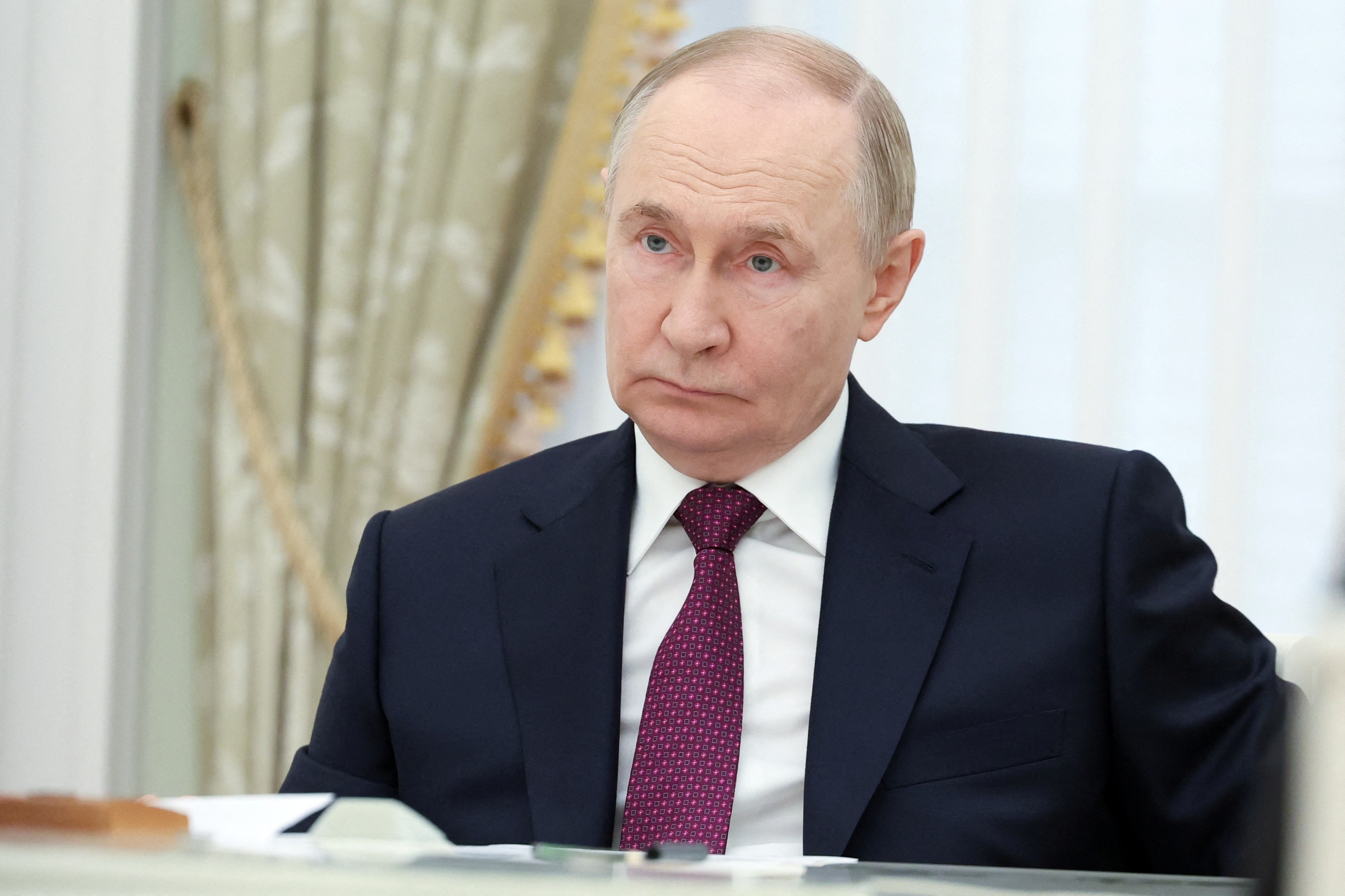 Putin assina lei que permite contratação de estrangeiros pelo Exército russo