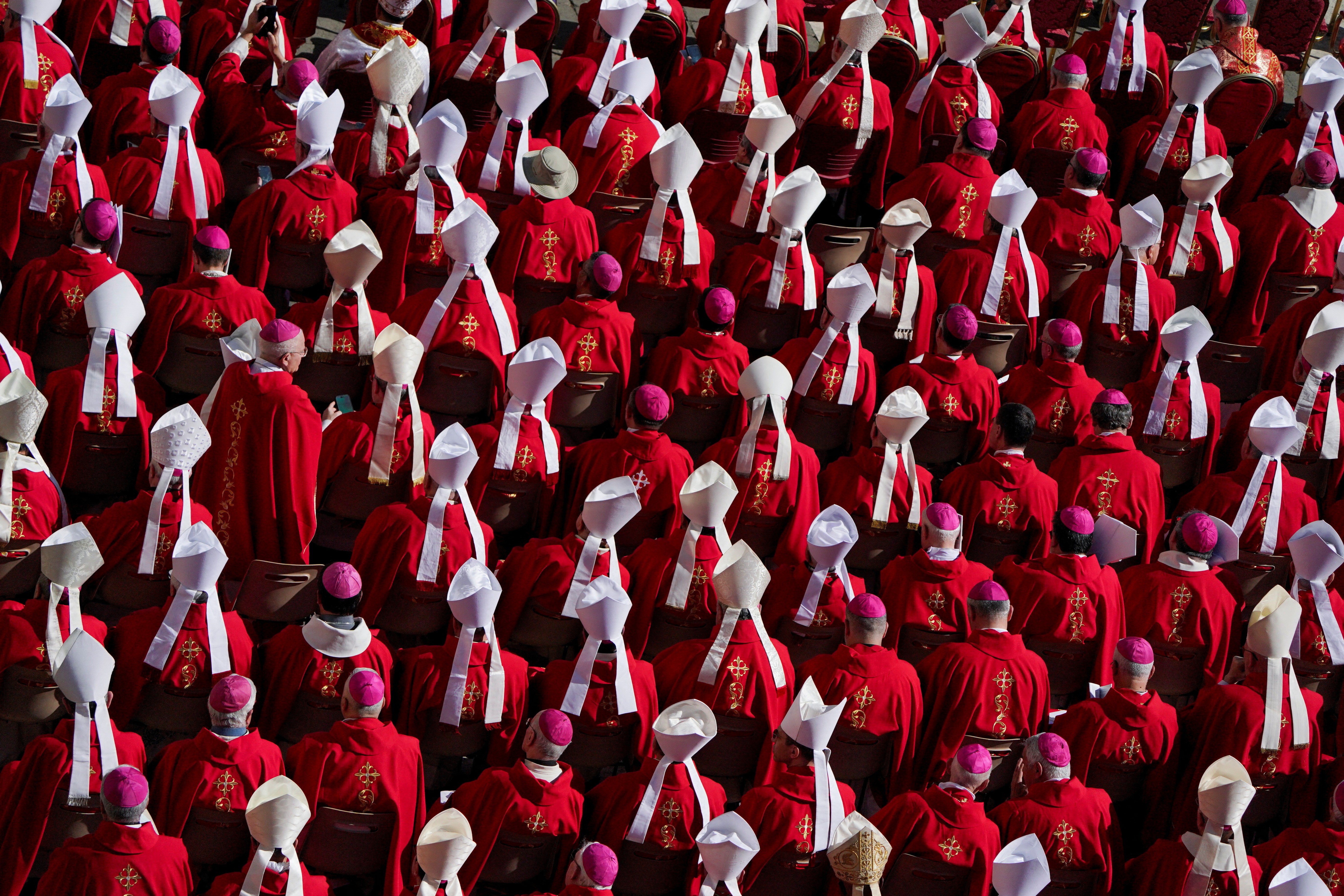 Vaticano confirma a ausência de dois cardeais no conclave