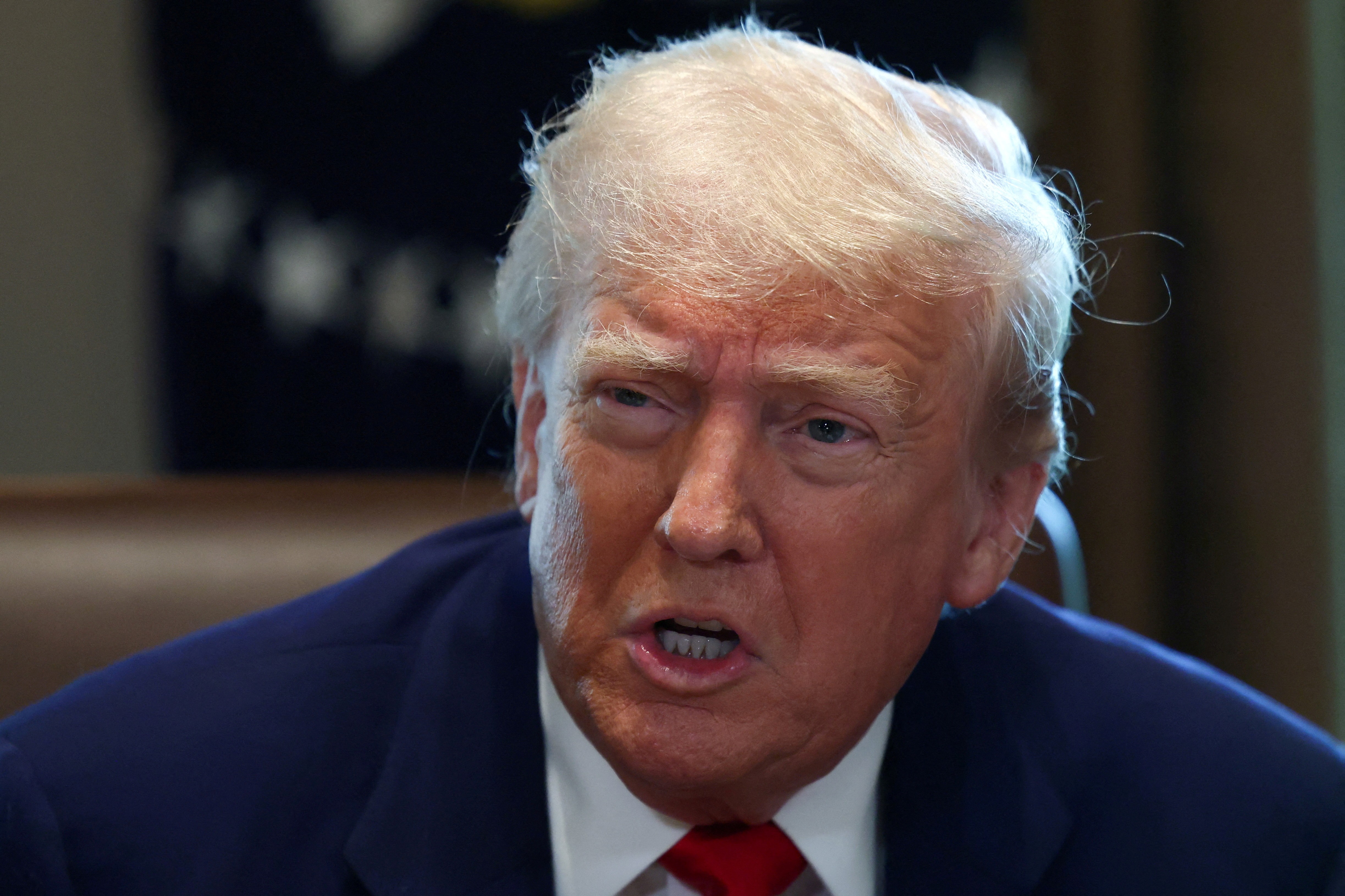 Justiça ordena que governo Trump permita entrada de 12 mil refugiados nos EUA