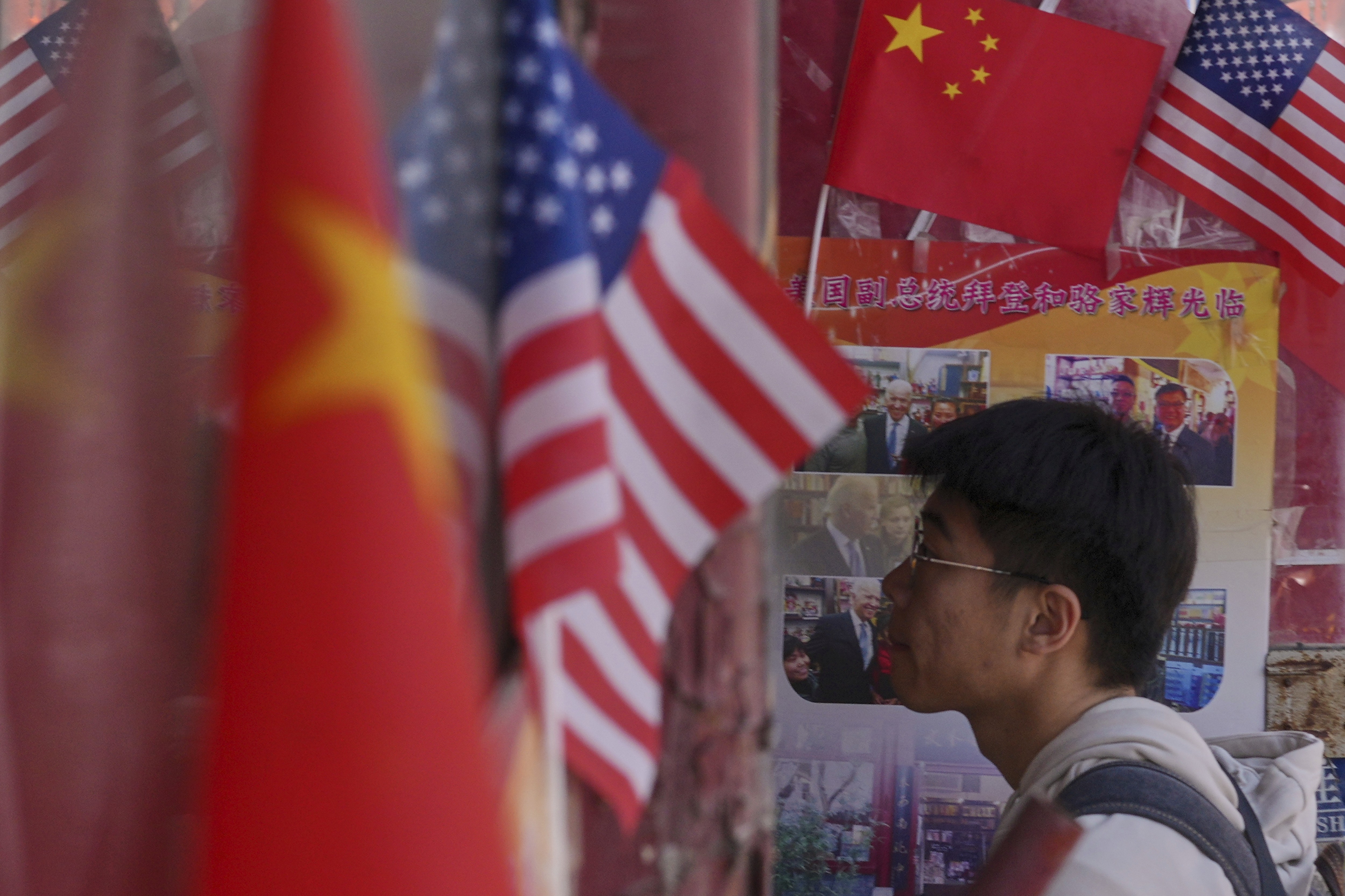 China e EUA anunciam encontro na Suíça para negociar tarifas