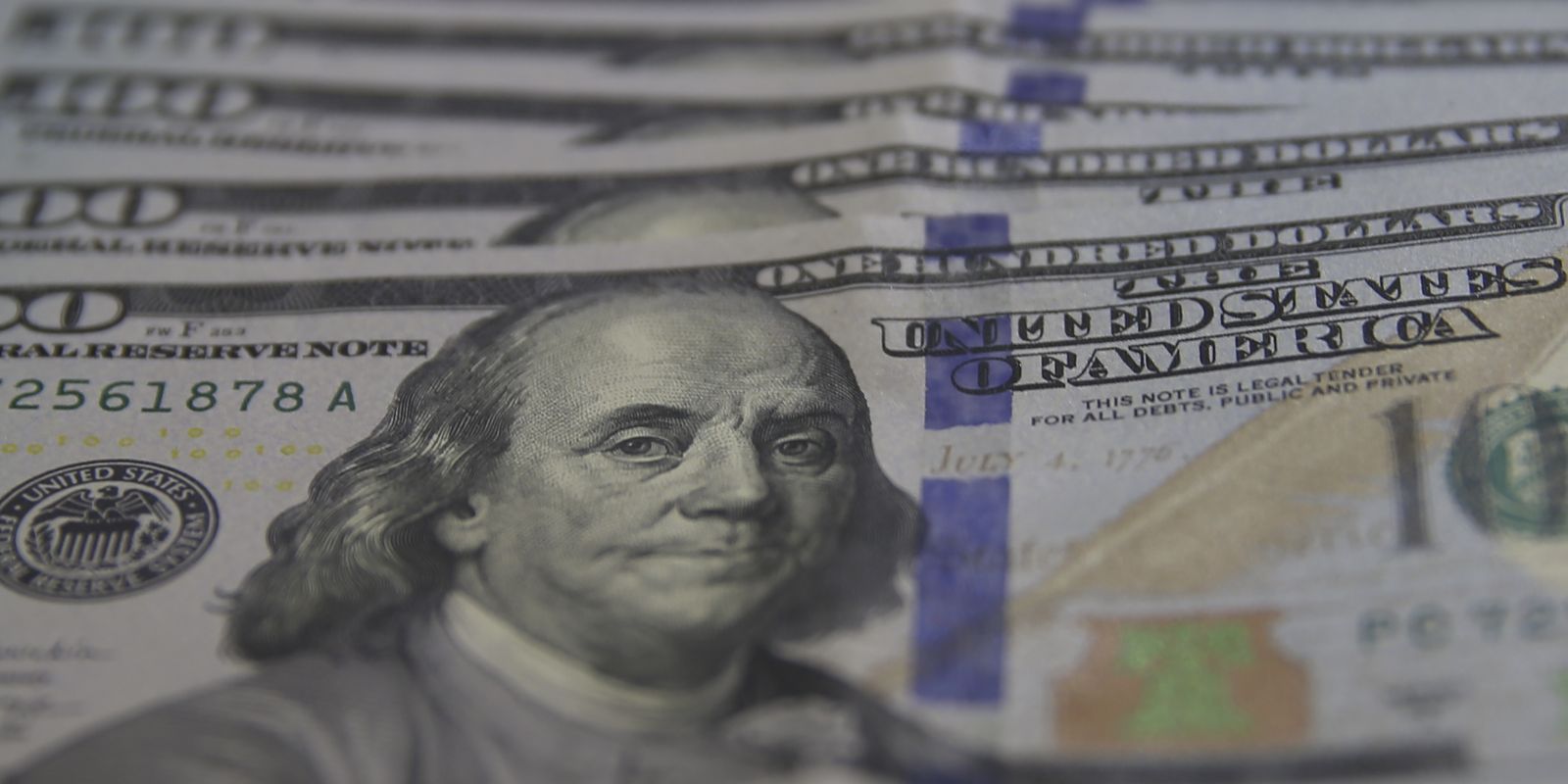 Dólar ultrapassa os R$ 5,70 à espera de juros nos EUA e no Brasil