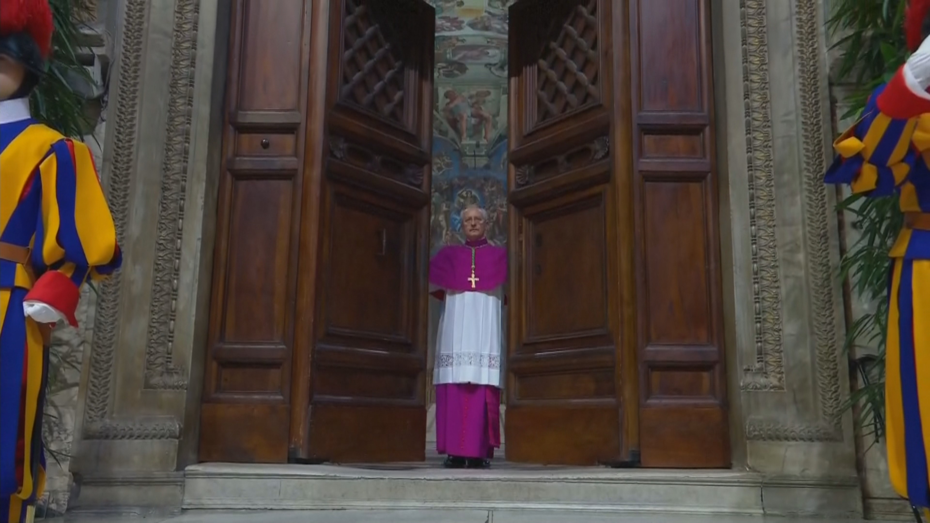 'Extra omnes', ou 'Todos para fora': o momento em que a Capela Sistina é selada para o conclave; entenda a simbologia e veja VÍDEO