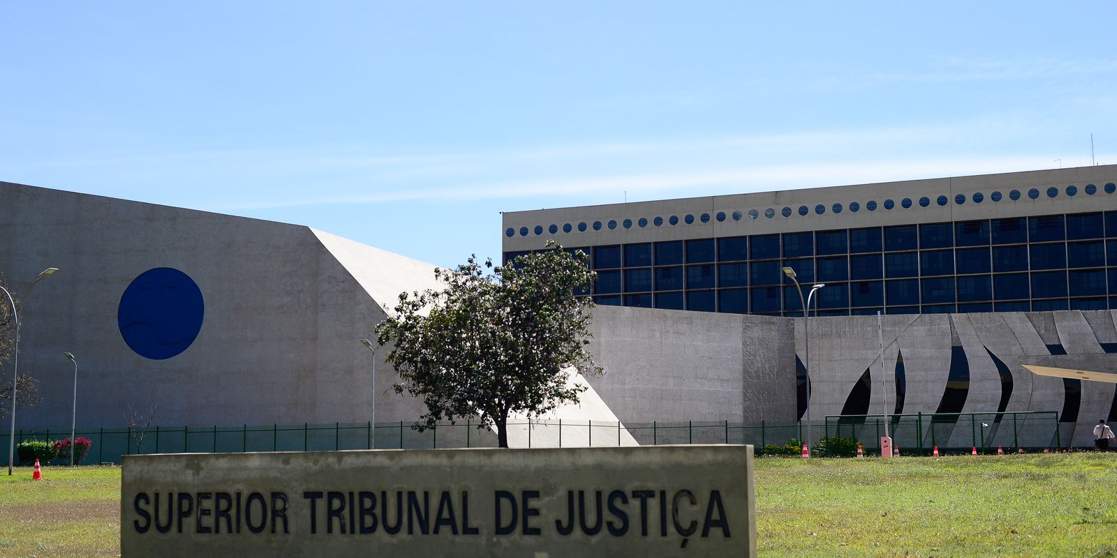STJ autoriza mudança de registro civil para gênero neutro