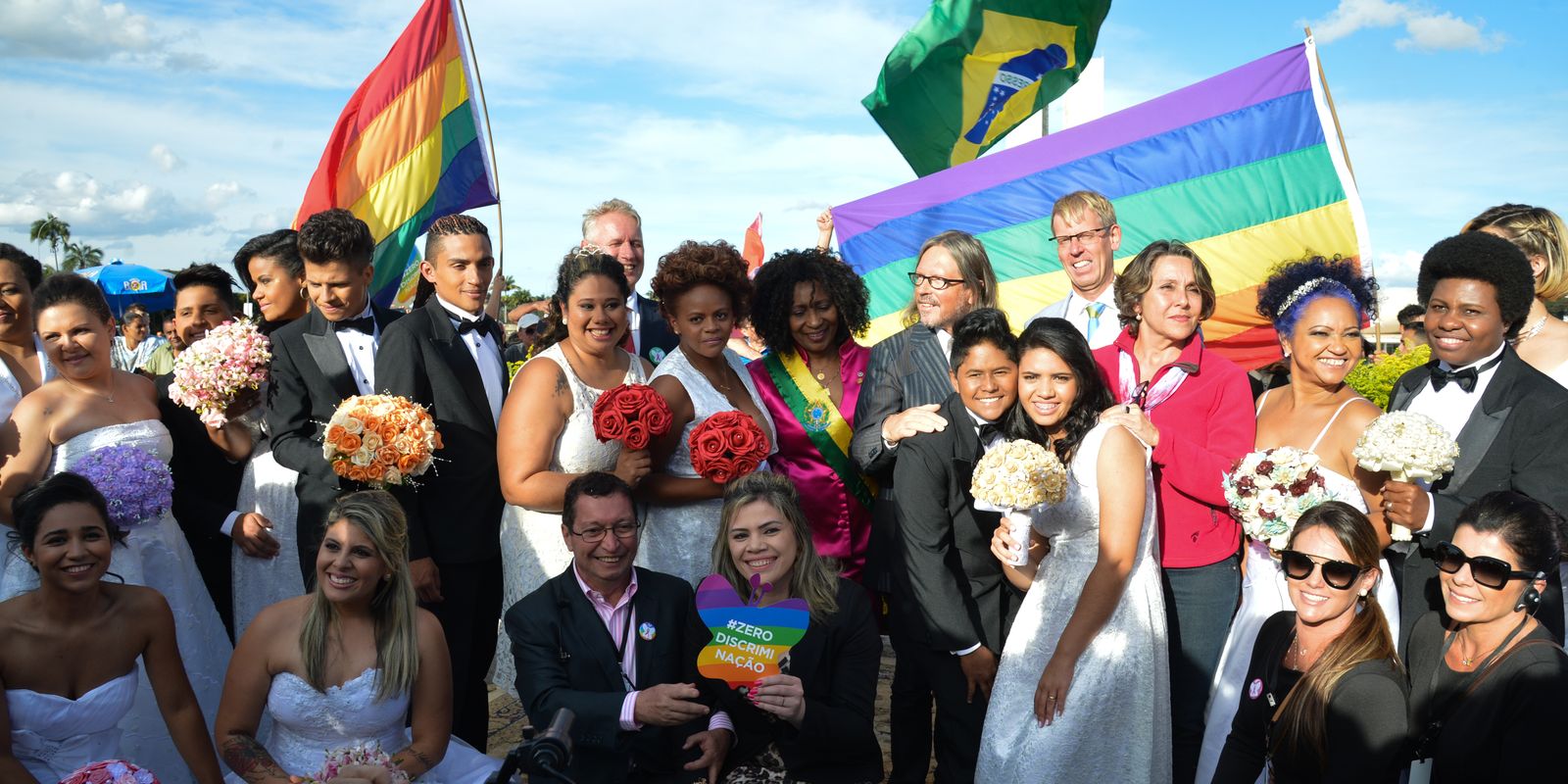 Casamento entre mulheres cresce 5,9% e é recorde em 2023, mostra IBGE