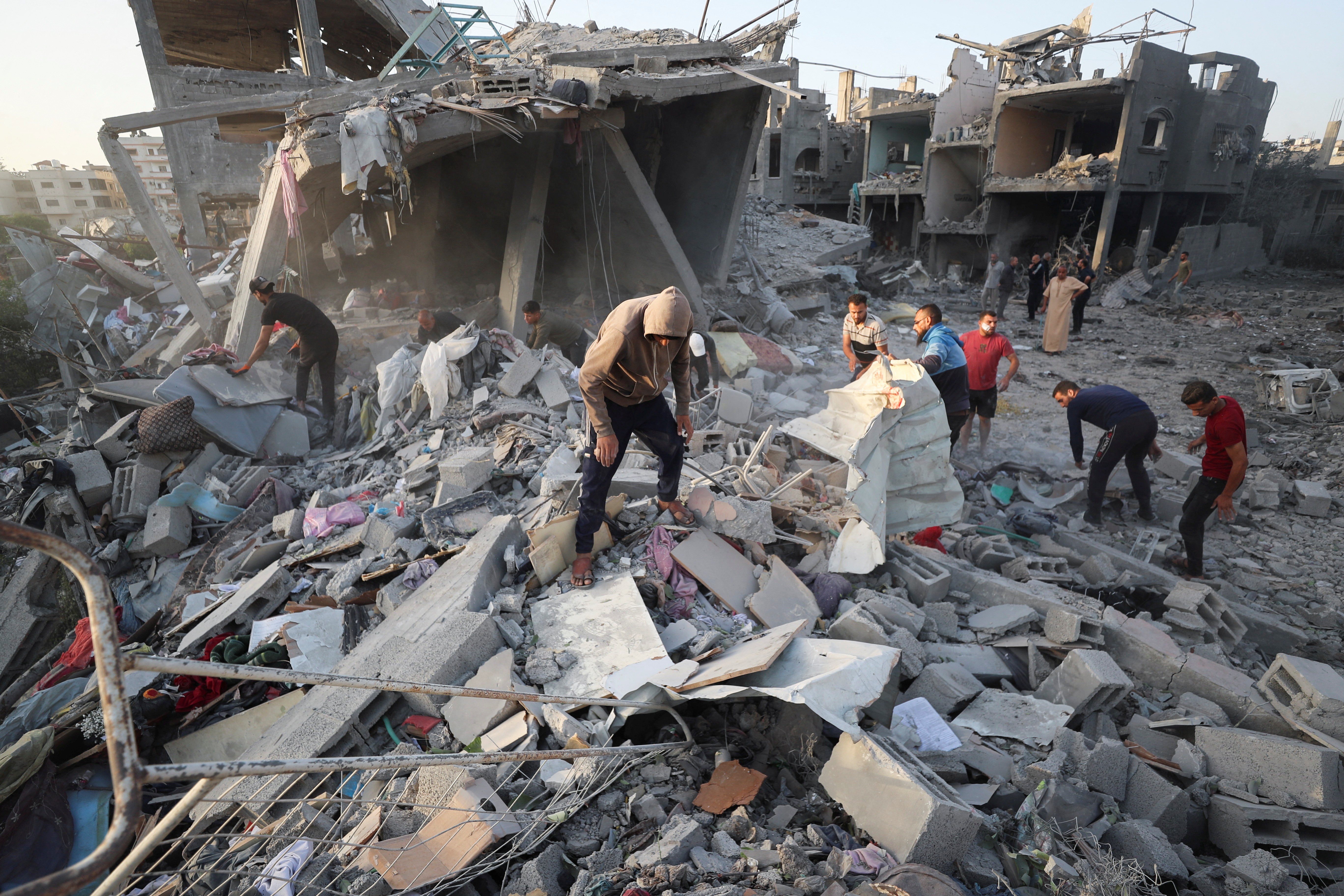 Bombardeios de Israel forçam fechamento de principal hospital no norte de Gaza; mortes passam de 500 em uma semana