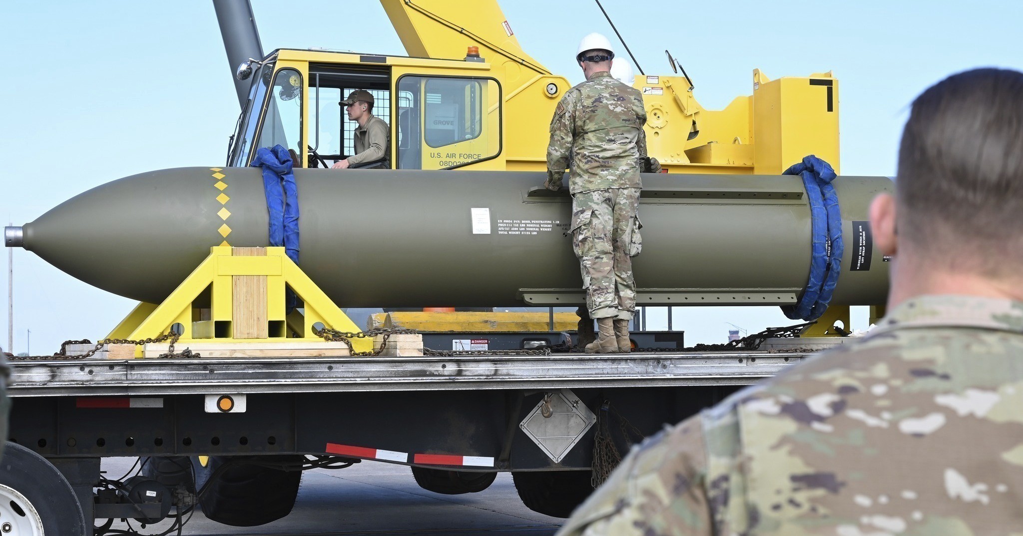 EUA entram na guerra: como é a bomba 'destruidora de bunkers' que pode acabar com o programa nuclear iraniano