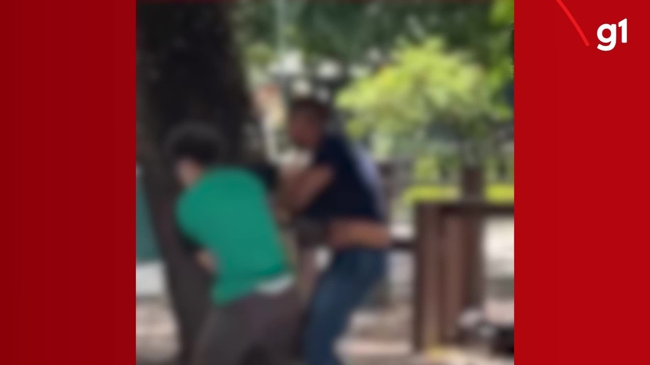 Jovem reage a assalto, luta e tenta tirar arma de criminoso em Belém; VÍDEO