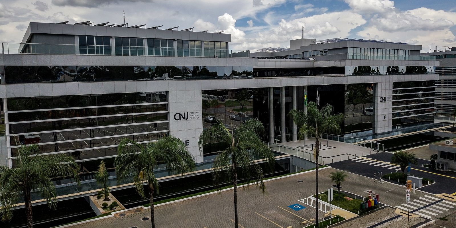 CNJ suspende promoção de juiz e diz que vaga deveria ser para mulher